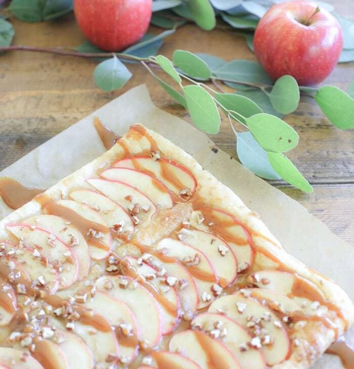 this easy caramel apple tart is always a crowd pleaser - the perfect fall dessert recipe