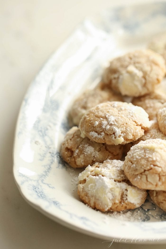 Close up of a pile of crinkle cookies