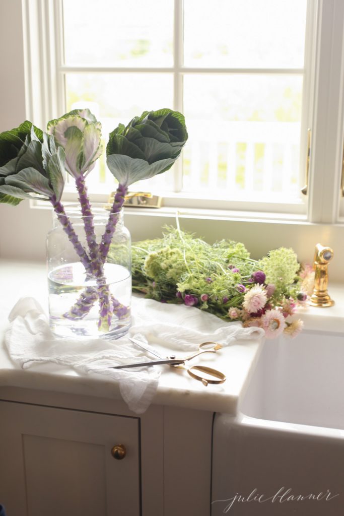 a step by step tutorial to create a wildflower arrangement