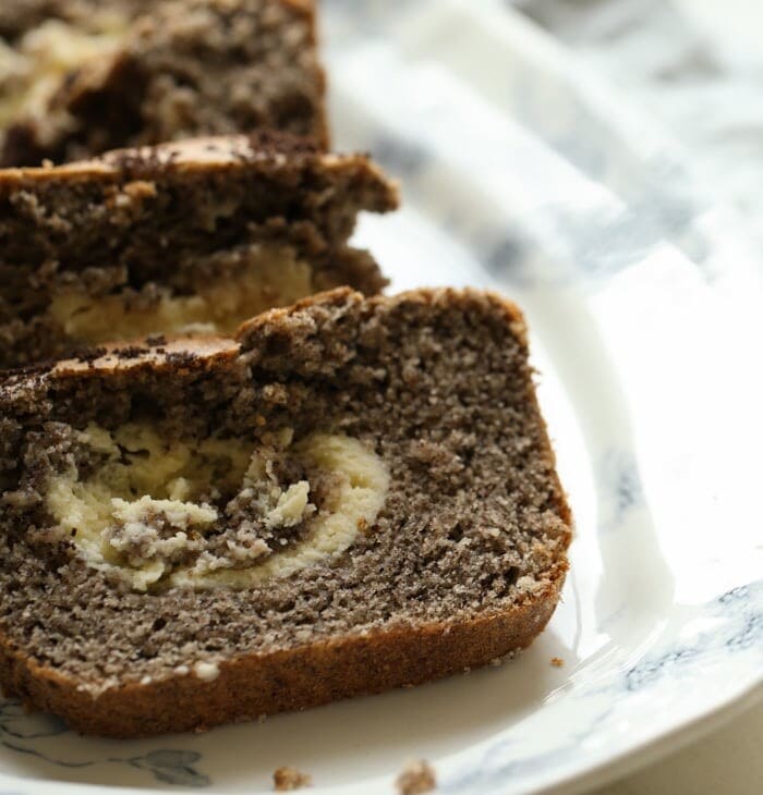 cookies and cream bread - a delicious chocolate bread made in 10 minutes