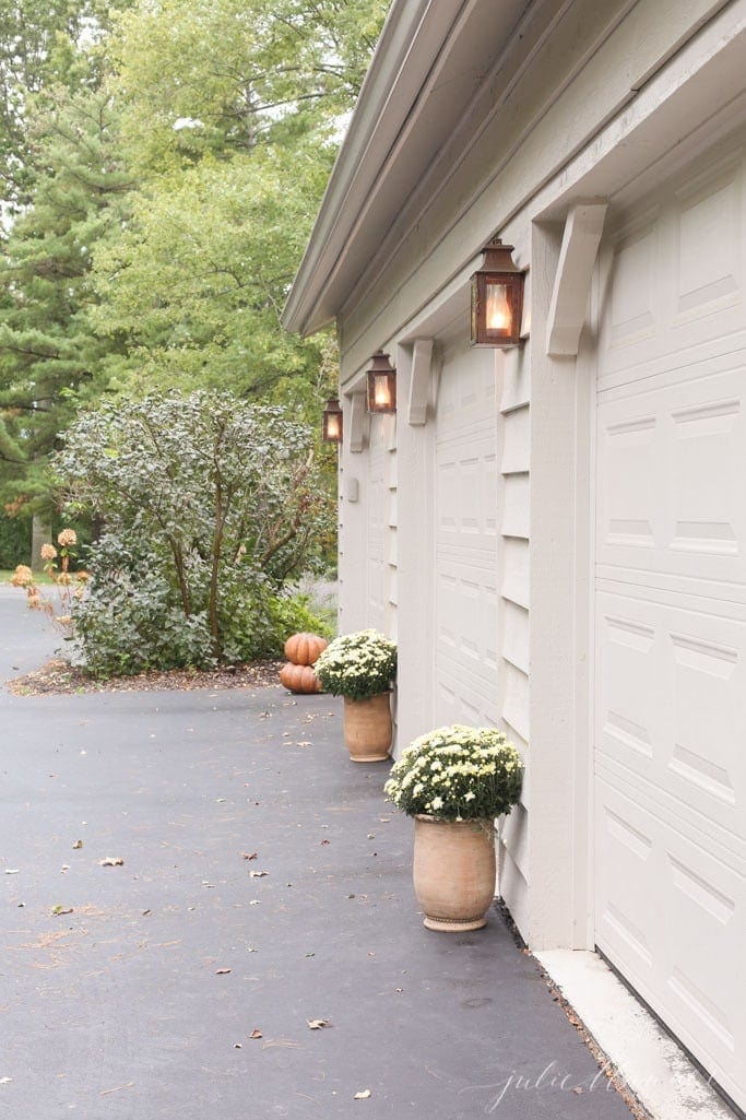 Planters filled with mums for simple outdoor fall decor