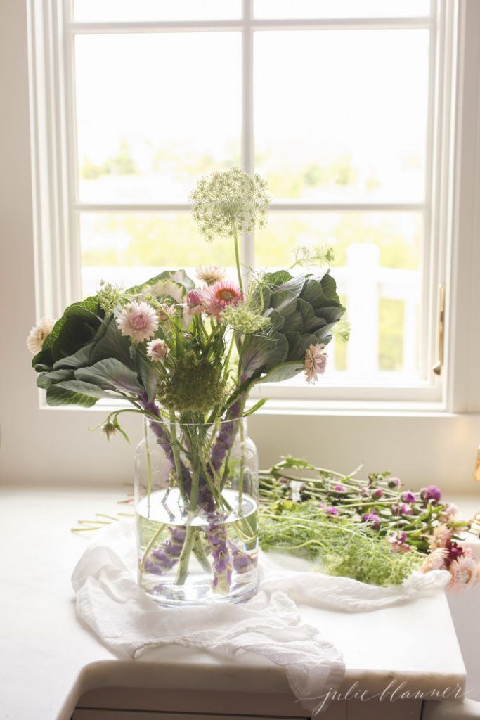 tips to create a beautiful wildflower centerpiece