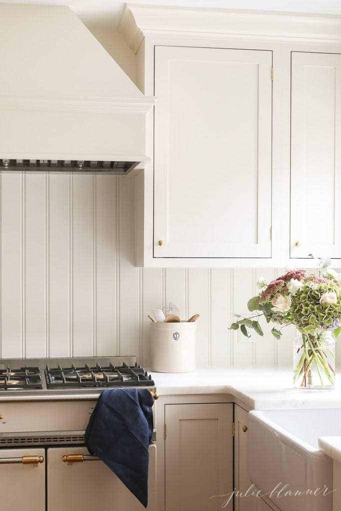 Beadboard Backsplash   Shaws Original Farmhouse Sink 