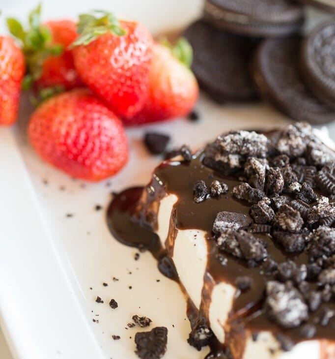 beautiful appetizer idea | cookies and cream cheese spread