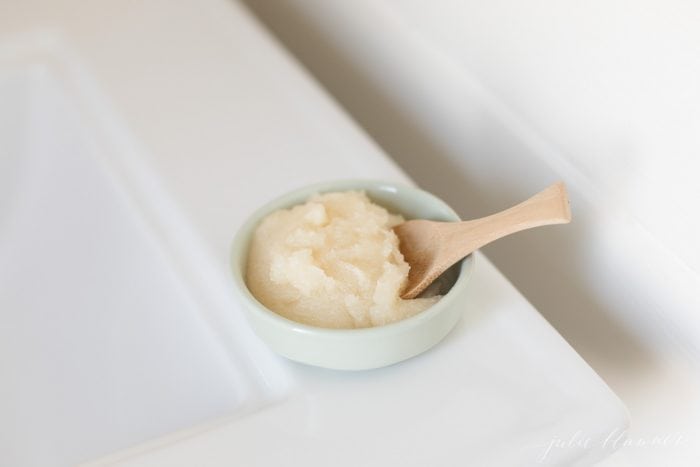 lip scrub with honey and coconut oil