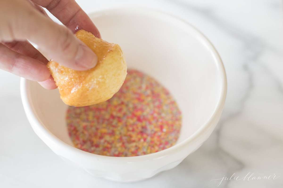 classic muffin recipe a sweet, but not too sweet breakfast brunch or snack #recipe #muffin #breakfast #brunch #easter #sprinkles