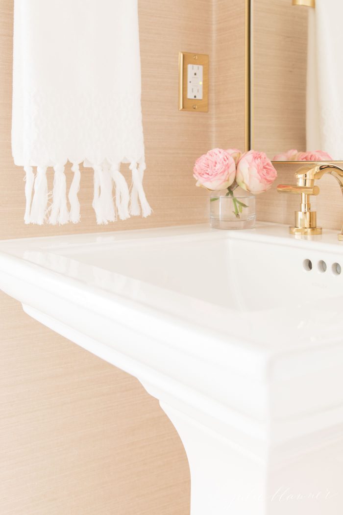 modern bathroom with pedestal sink