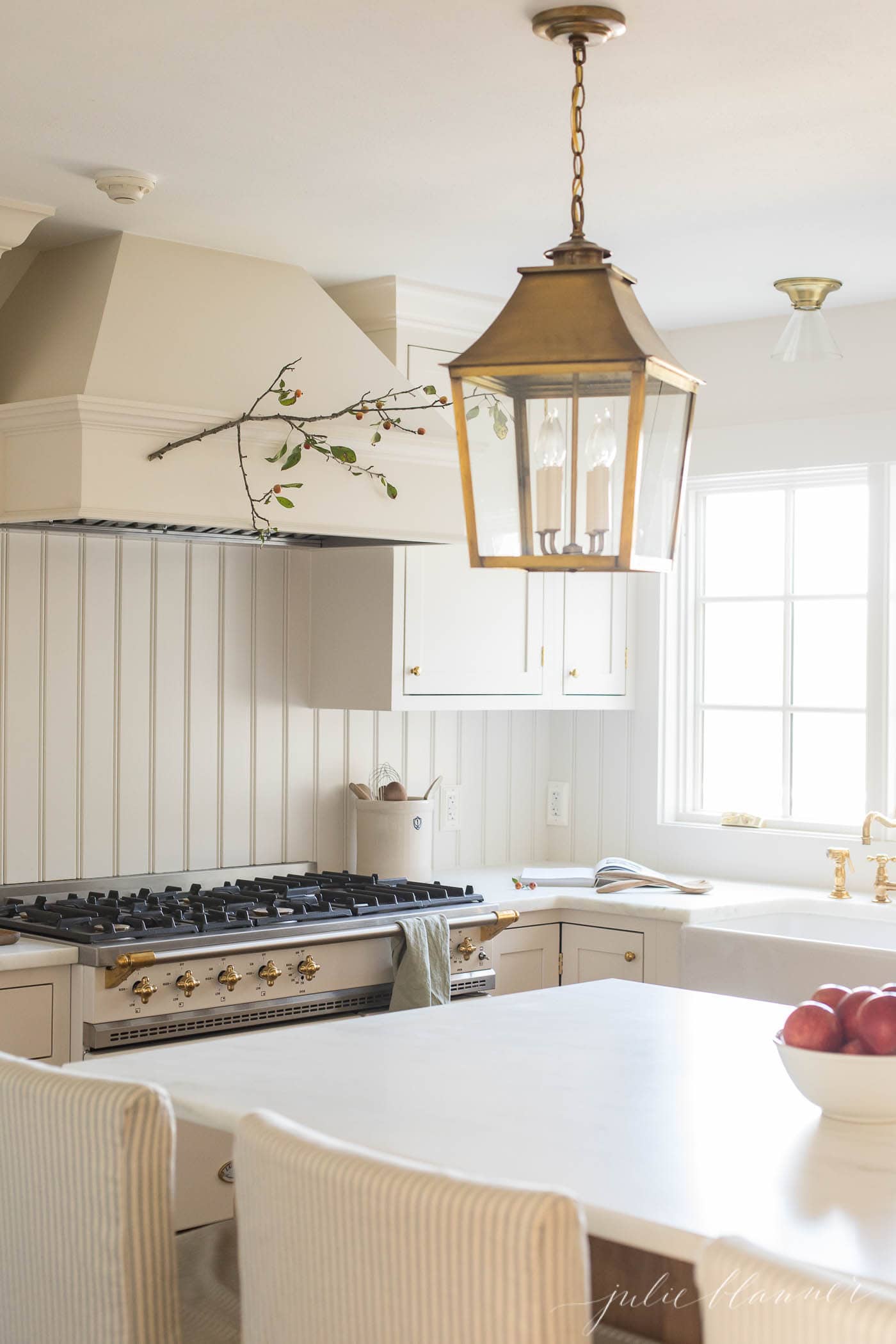 How to decorate with branches and twigs in the kitchen