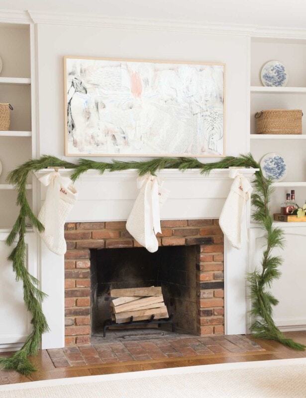 How to Keep Live Christmas Wreaths and Live Garlands Fresh