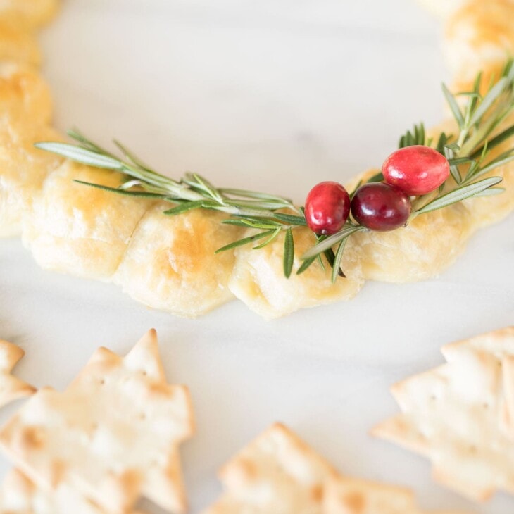 baked brie wreath