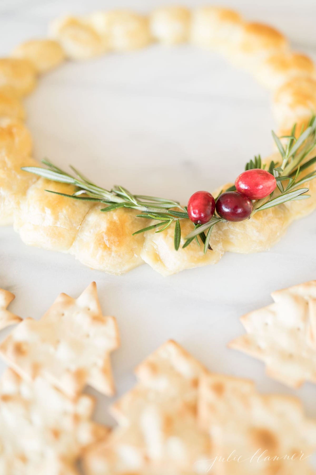 baked brie wreath with decorations