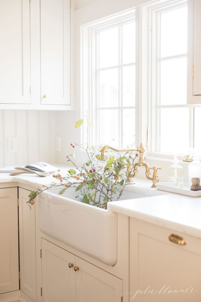 https://julieblanner.com/wp-content/uploads/2018/12/classic-kitchen-farmhouse-sink-700x1050.jpg