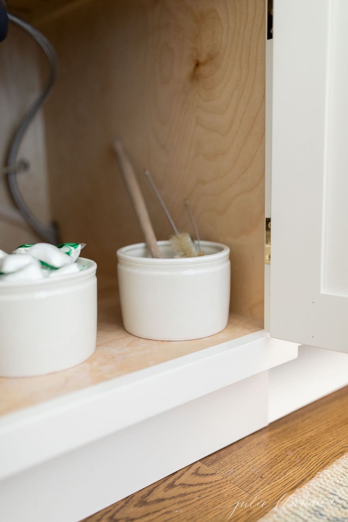 3M Command Under Sink Cabinet Caddy White