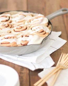 cinnamon rolls with cream cheese icing
