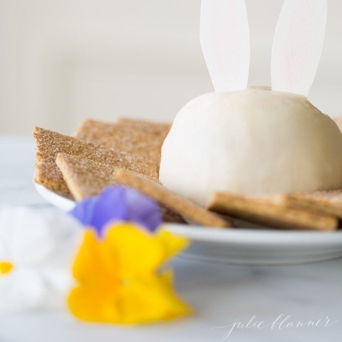 A bunny cheeseball on a plate with graham crackers
