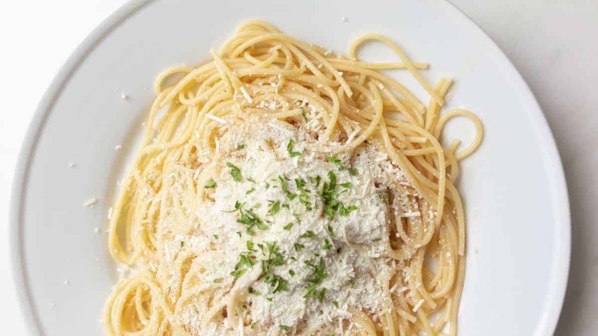 Spaghetti Factory Spaghetti With Mizithra Cheese And Browned Butter