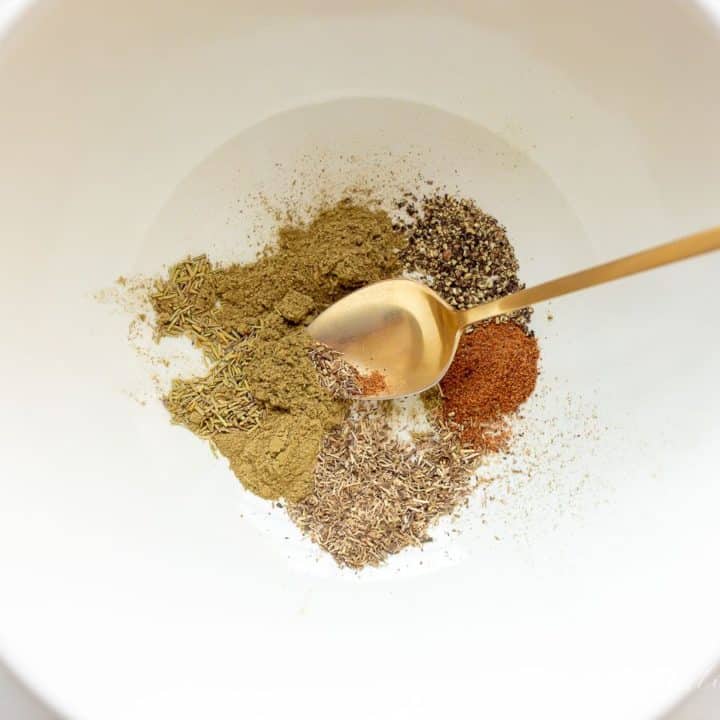 How to Make Poultry Seasoning (Homemade Chicken Seasoning Mix)