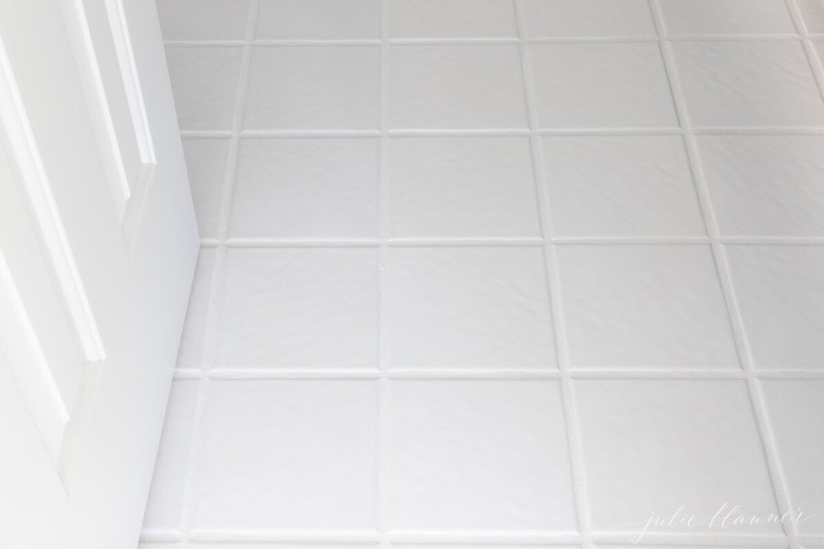 White tile with the grout lines refreshed with Polyblend Grout Renew.