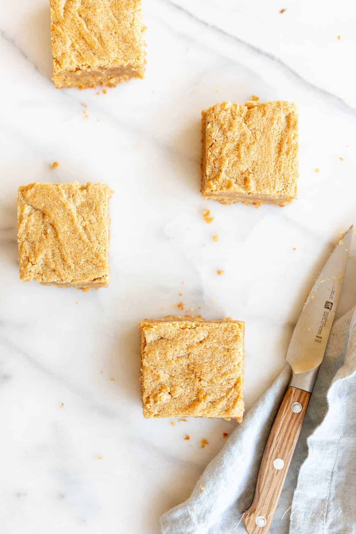 4 blondies and crumbs by knife