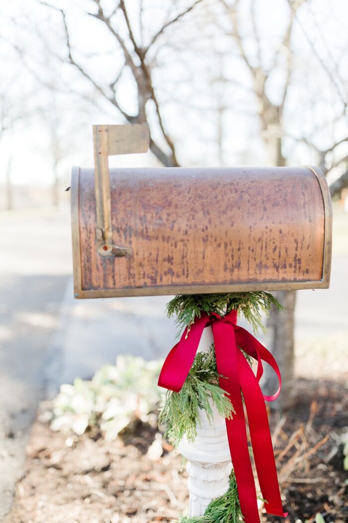 Christmas Mailbox Decorations How to Make a Christmas Mailbox Swag