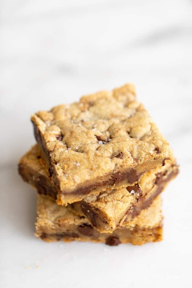 Chocolate Chip Salted Caramel Cookie Bars | Julie Blanner