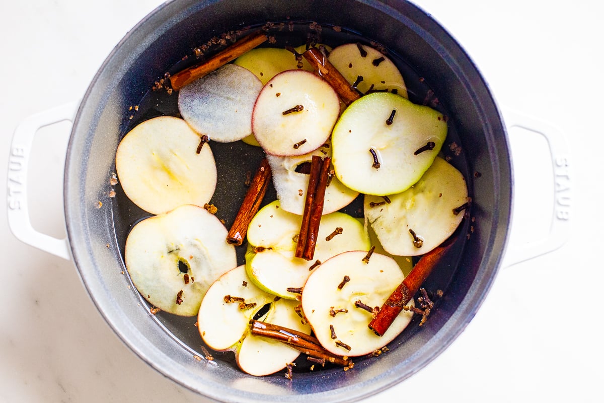 How To Freshen Your Home With A Simmer Pot (Stovetop Potpourri) • GrownUp  Dish