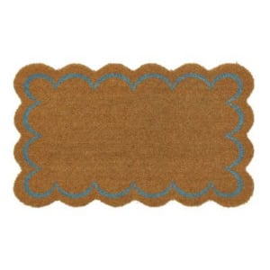 A rectangular brown doormat with scalloped edges outlined in blue.
