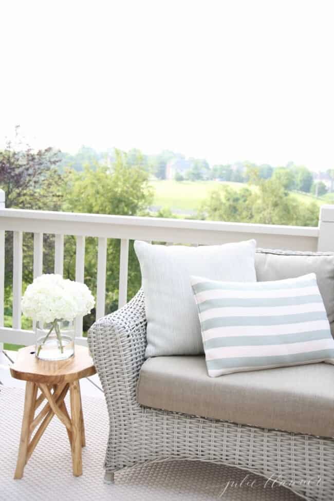 10 Easy Steps to Create an Outdoor Living Room | Julie Blanner