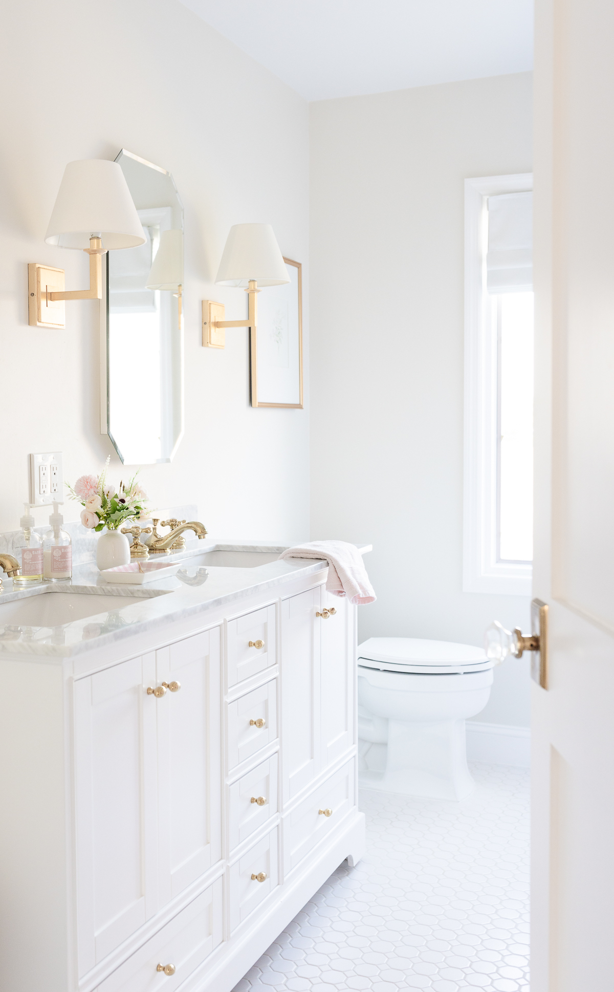 A white bathroom with Benjamin Moore White Dove paint color on the trim and Soft Chamois on the walls. 
