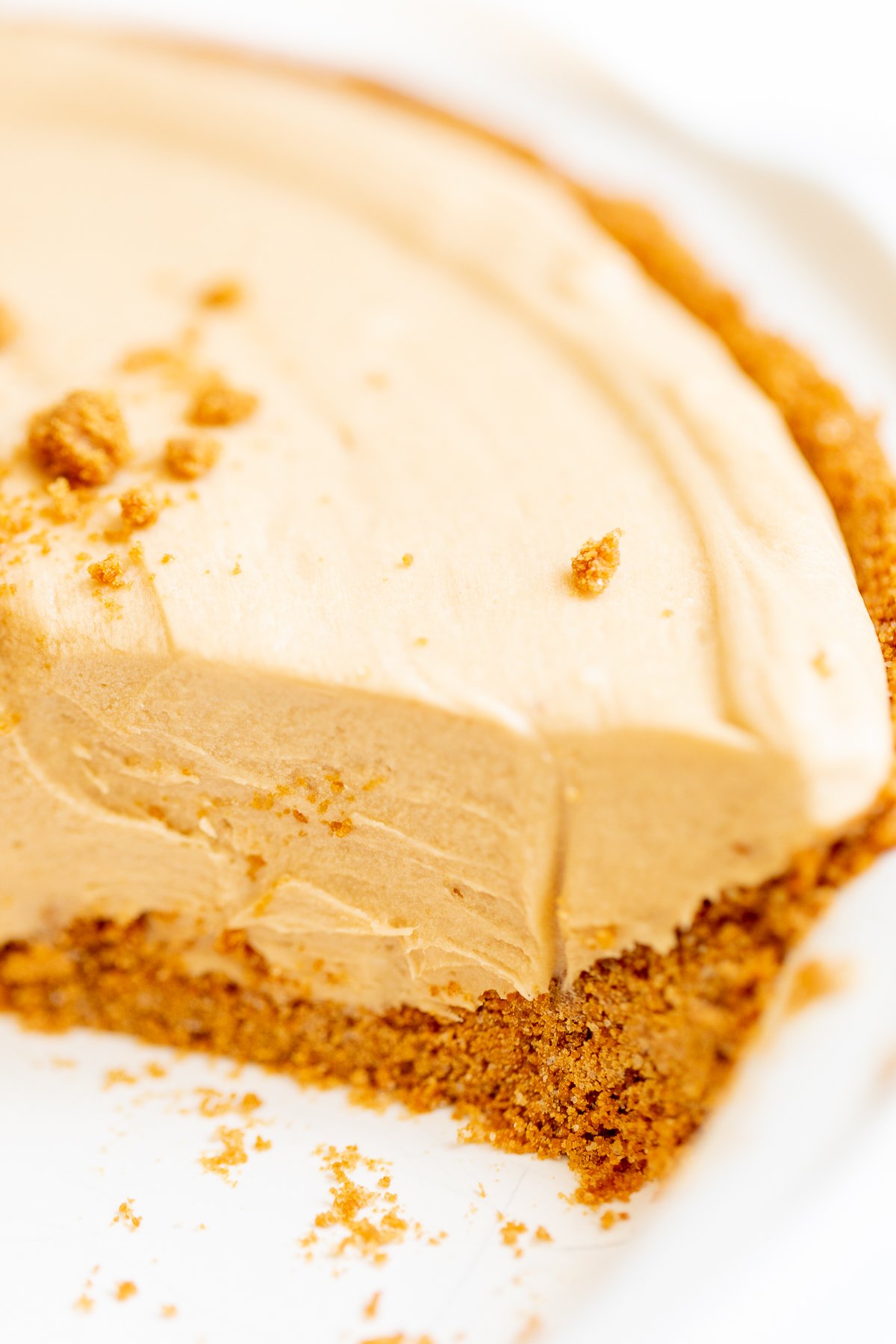 A close up of a sliced cookie butter cheesecake.