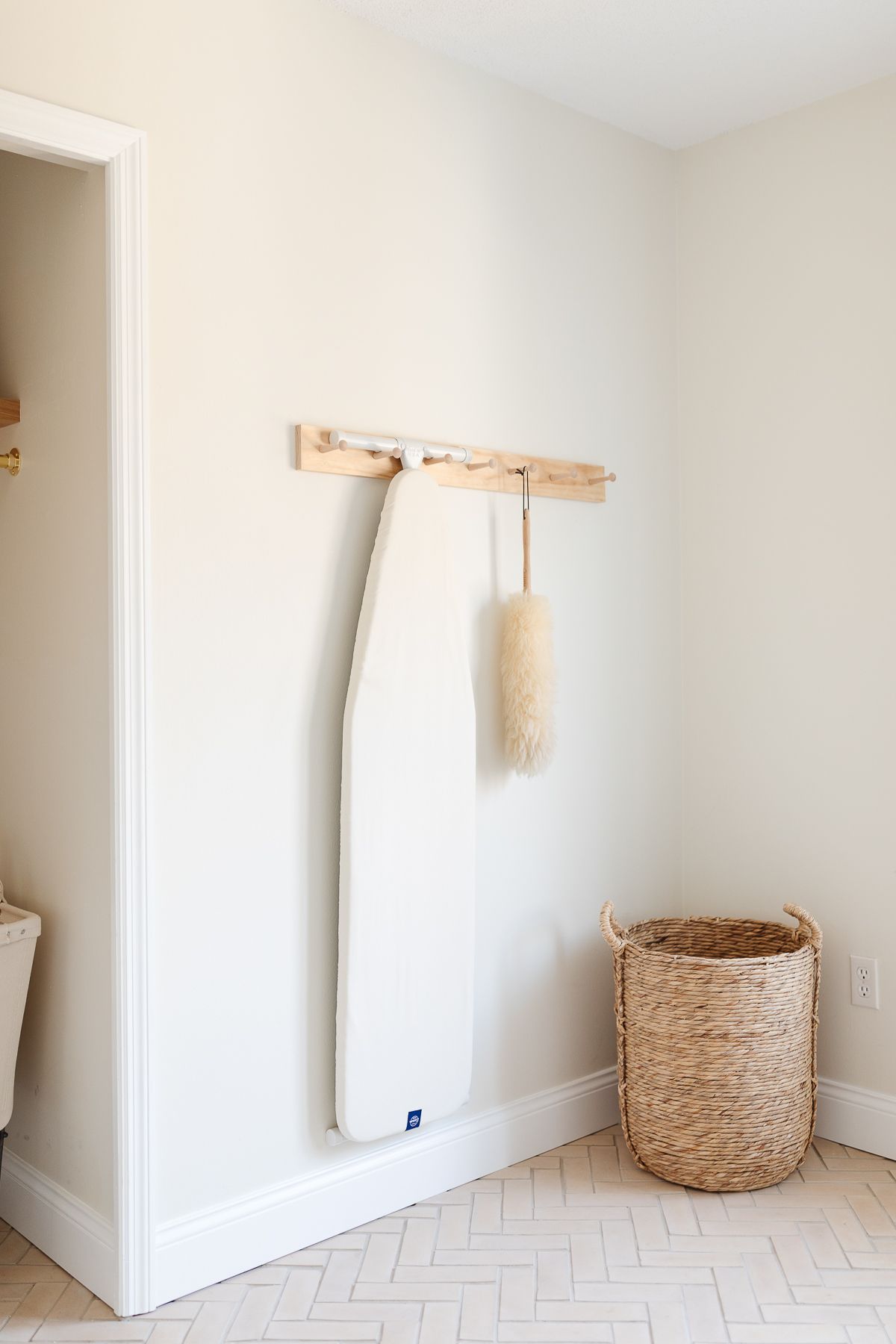 DIY in a Day: Shaker Peg Rail Wall and Trim