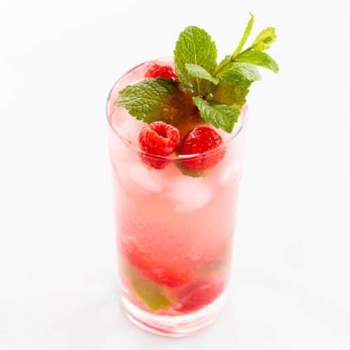 mojito with raspberries and mint