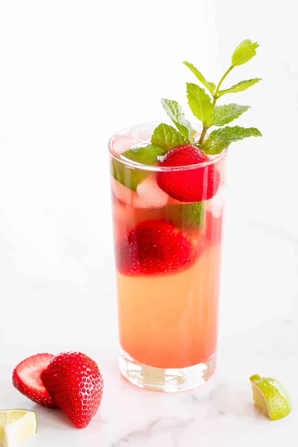 Summer Strawberry Mojito - Dish 'n' the Kitchen