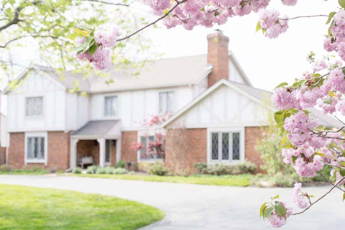 Tudor Paint Colors | An Updated Palette for Your Tudor Home