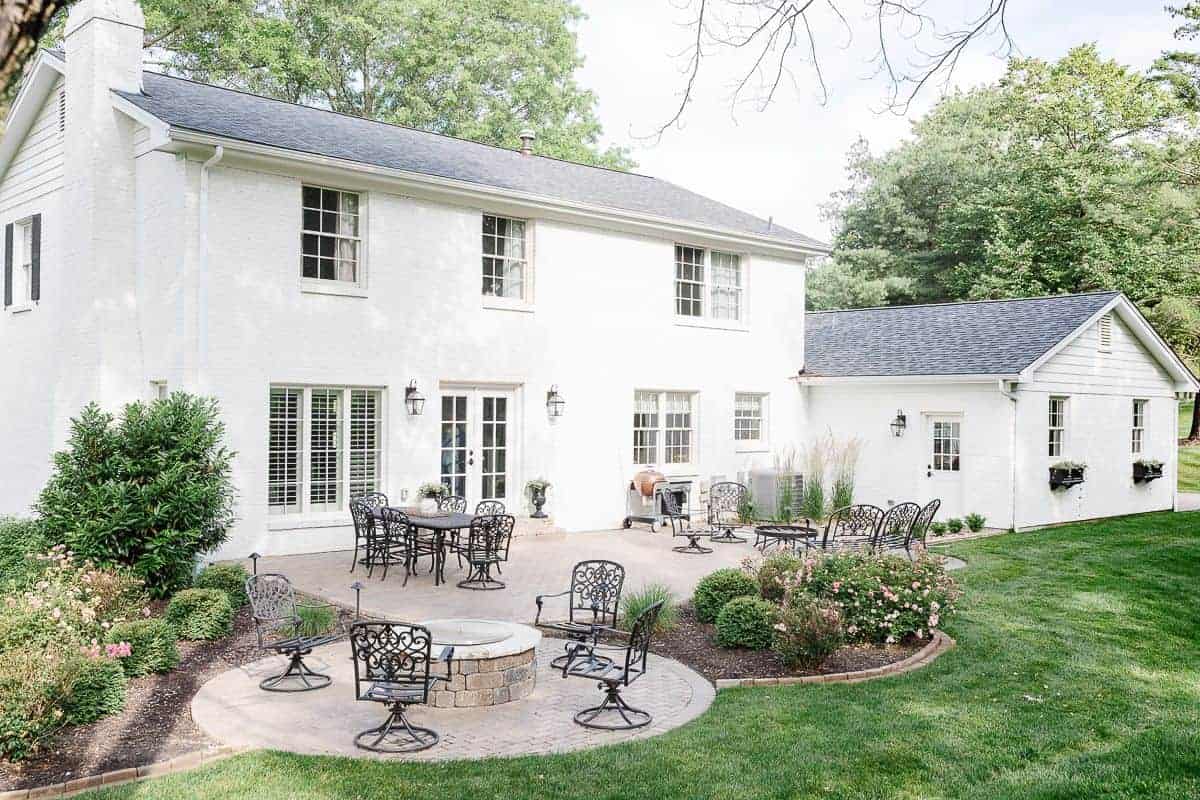 The back of a white brick house painted in Simply White paint from Benjamin Moore.