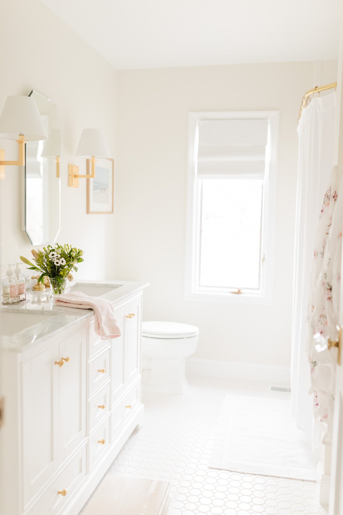 bathroom painted in white dove
