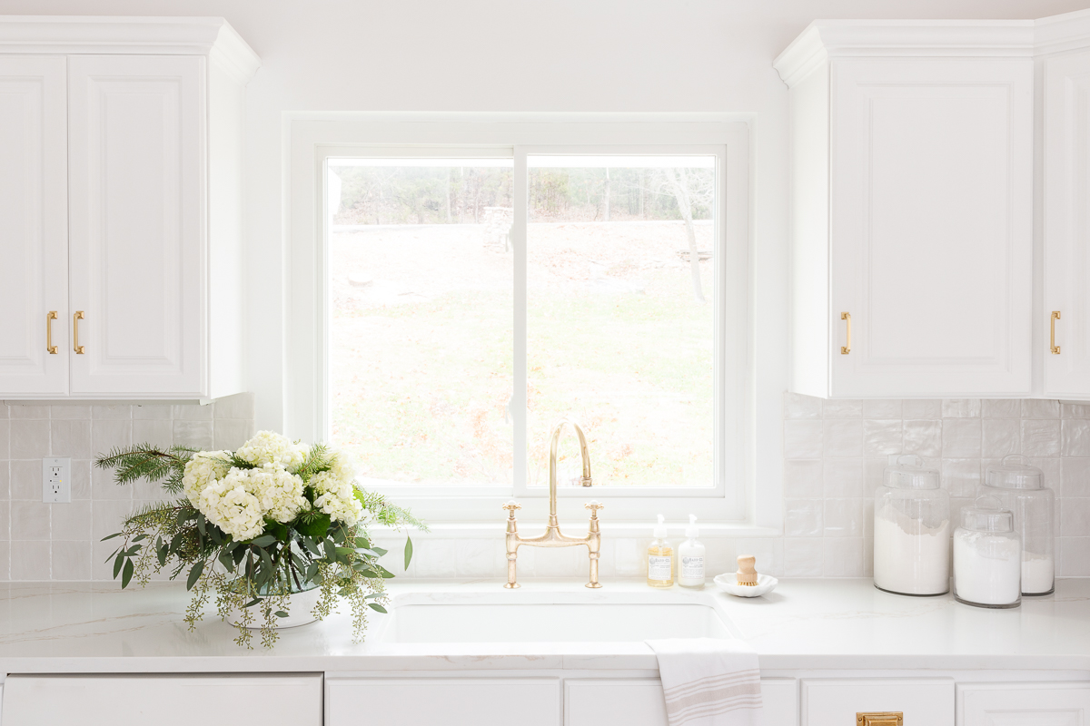 Winter arrangement in a white kitchen