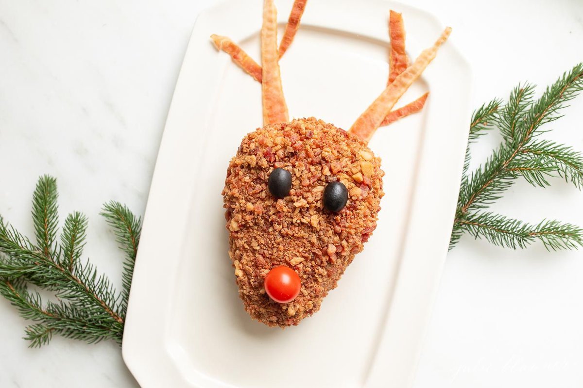 A reindeer cheeseball Christmas appetizer