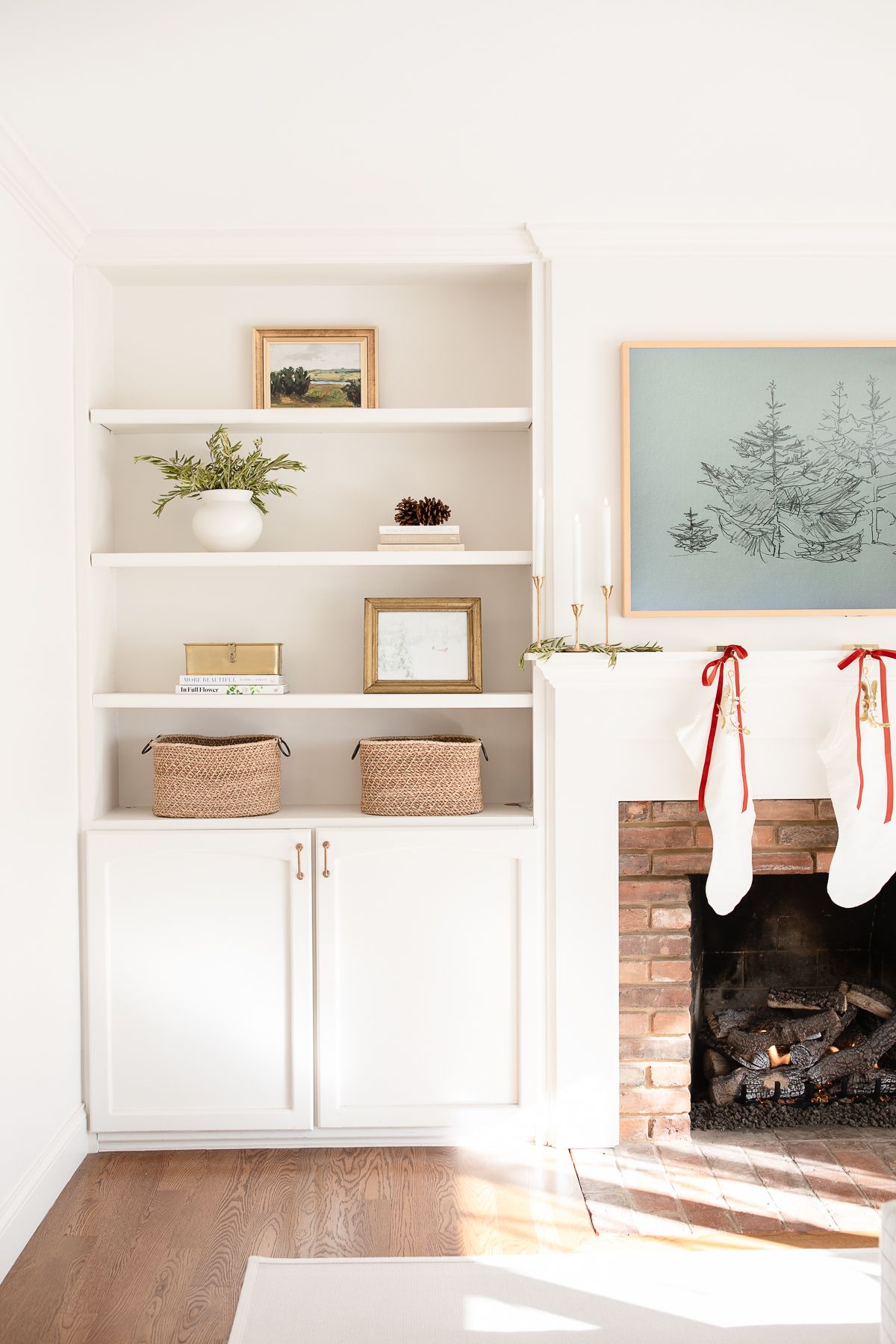 A white living room with traditional Christmas decorations