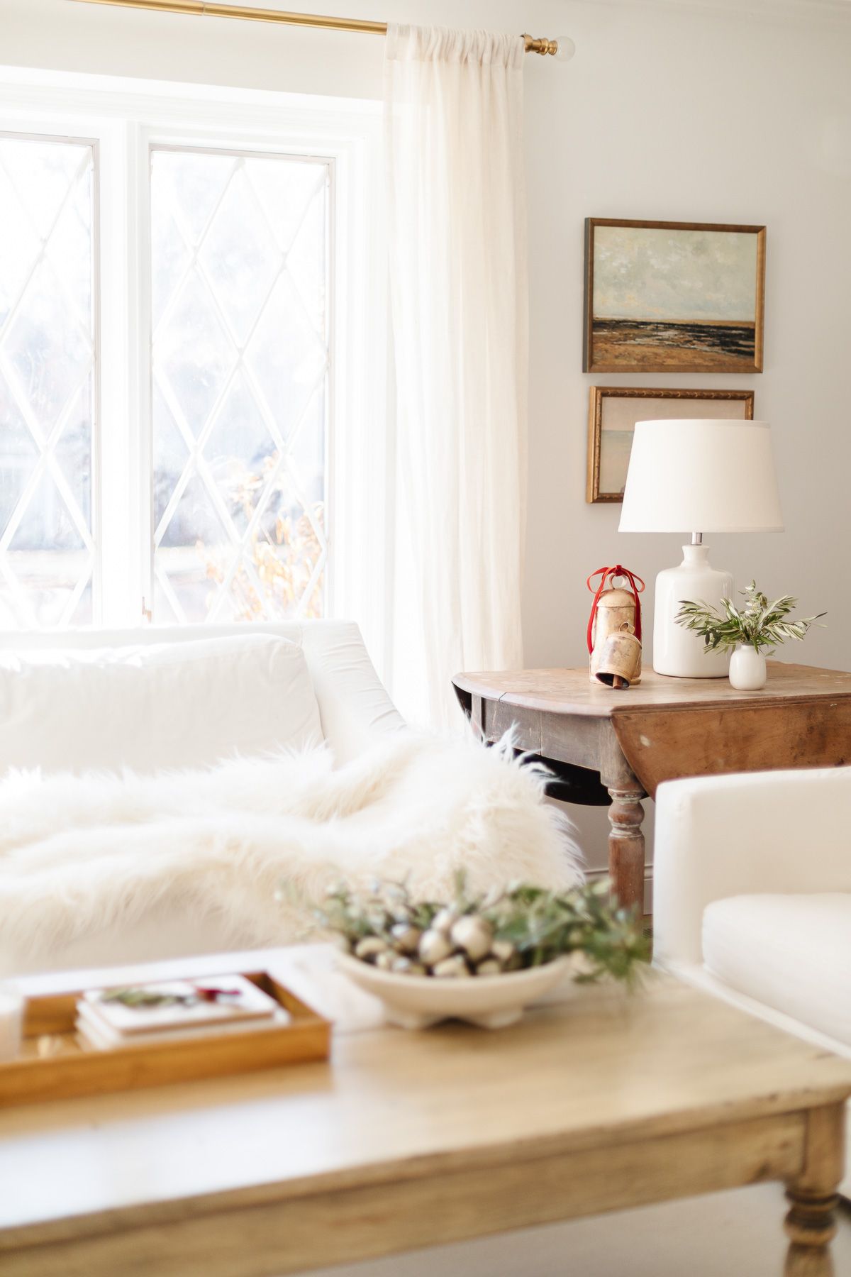 A white living room with traditional Christmas decorations
