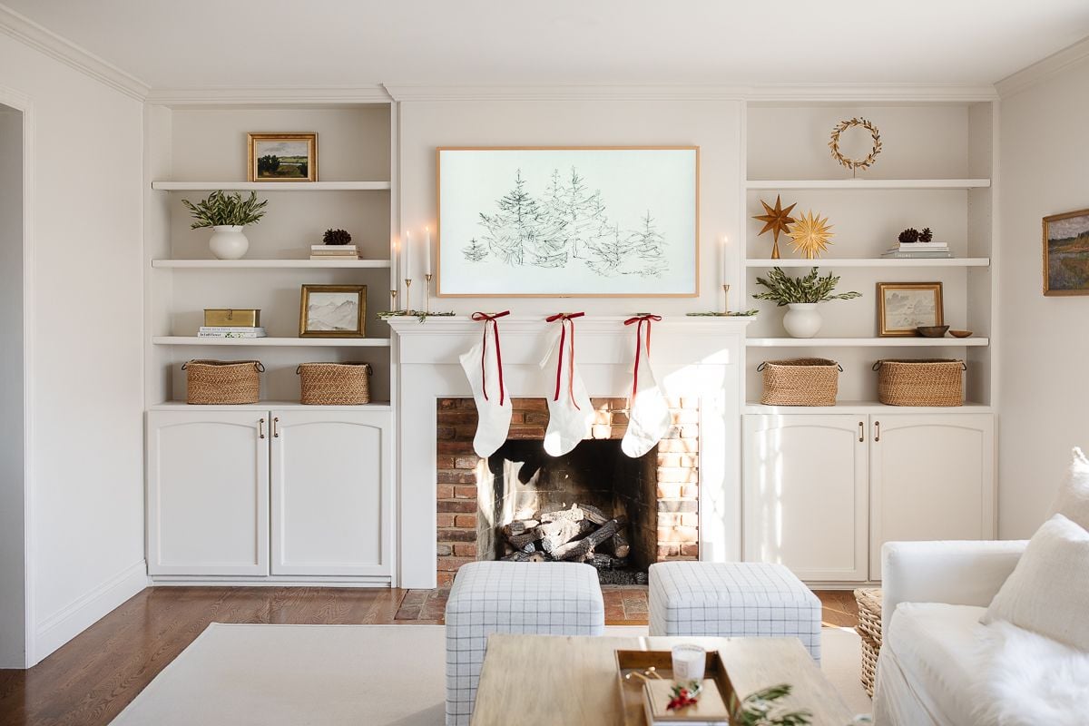 A white living room with traditional Christmas decorations