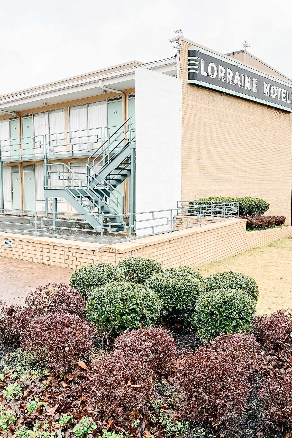 An image of the exterior of the Lorraine Motel in Memphis Tennessee