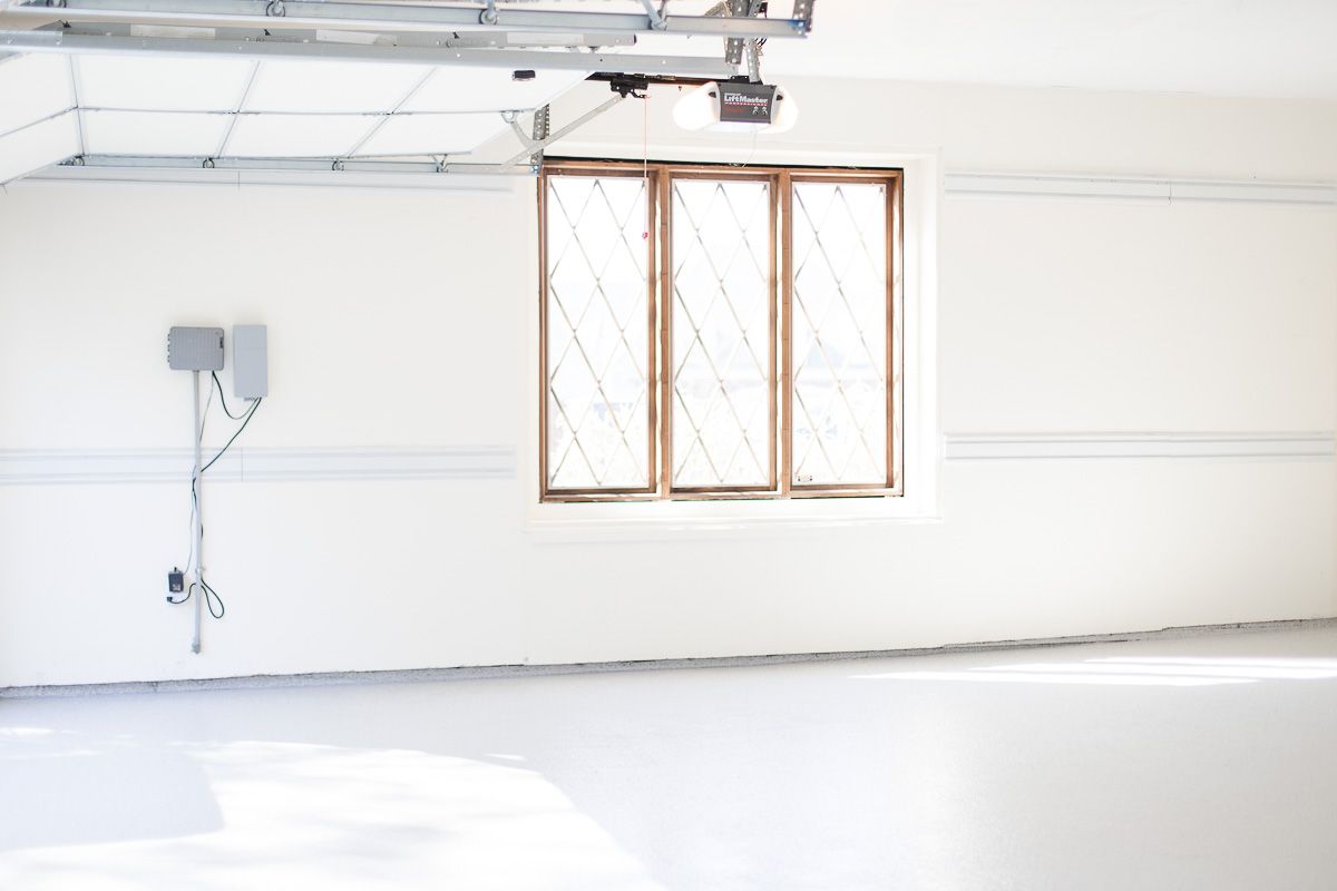 White garage with gray polygonal floor covering.