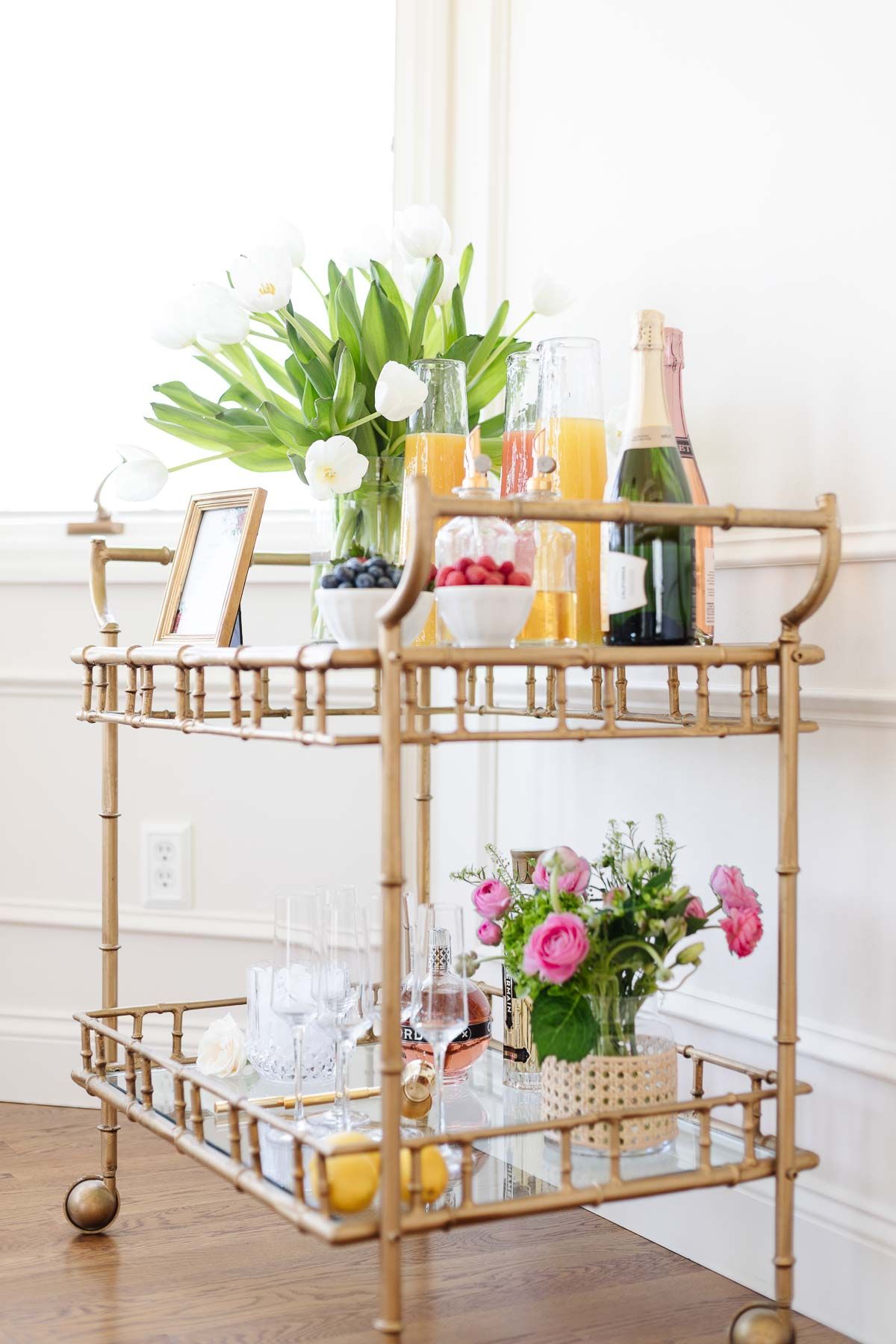 DIY MIMOSA BAR SETUP FOR HOLIDAYS