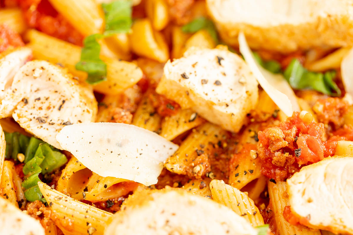 A close up of chicken and chorizo pasta.