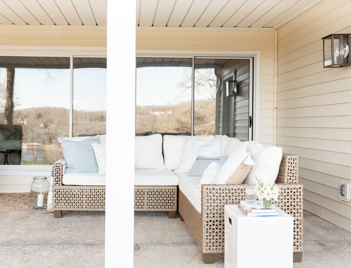 Indoor courtyard with wickerwork and a white square ceramic garden stool