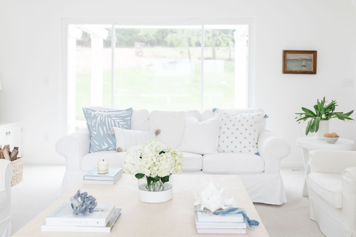 White Slipcovered Sofas Are Back in Style