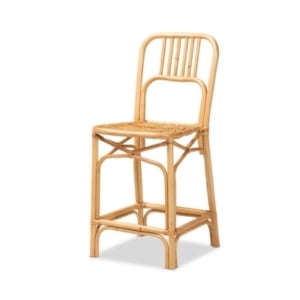 This bar stool features a wooden seat and is made of rattan.