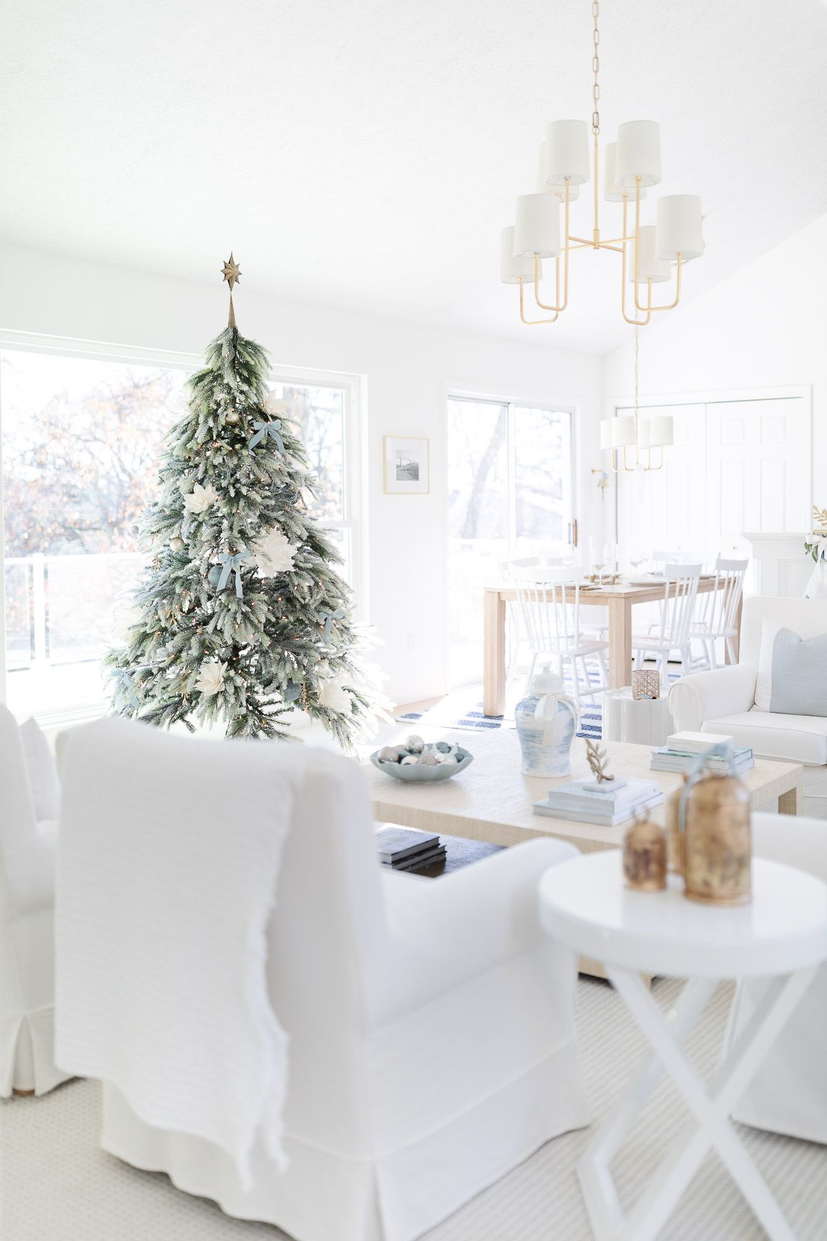 A coastal Christmas tree in a white living room.