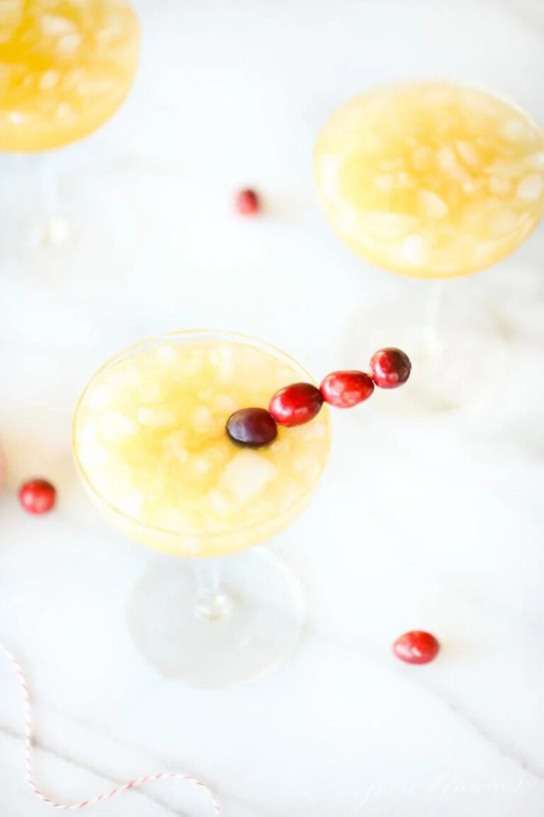 15 Perfect Christmas Cocktails | Julie Blanner